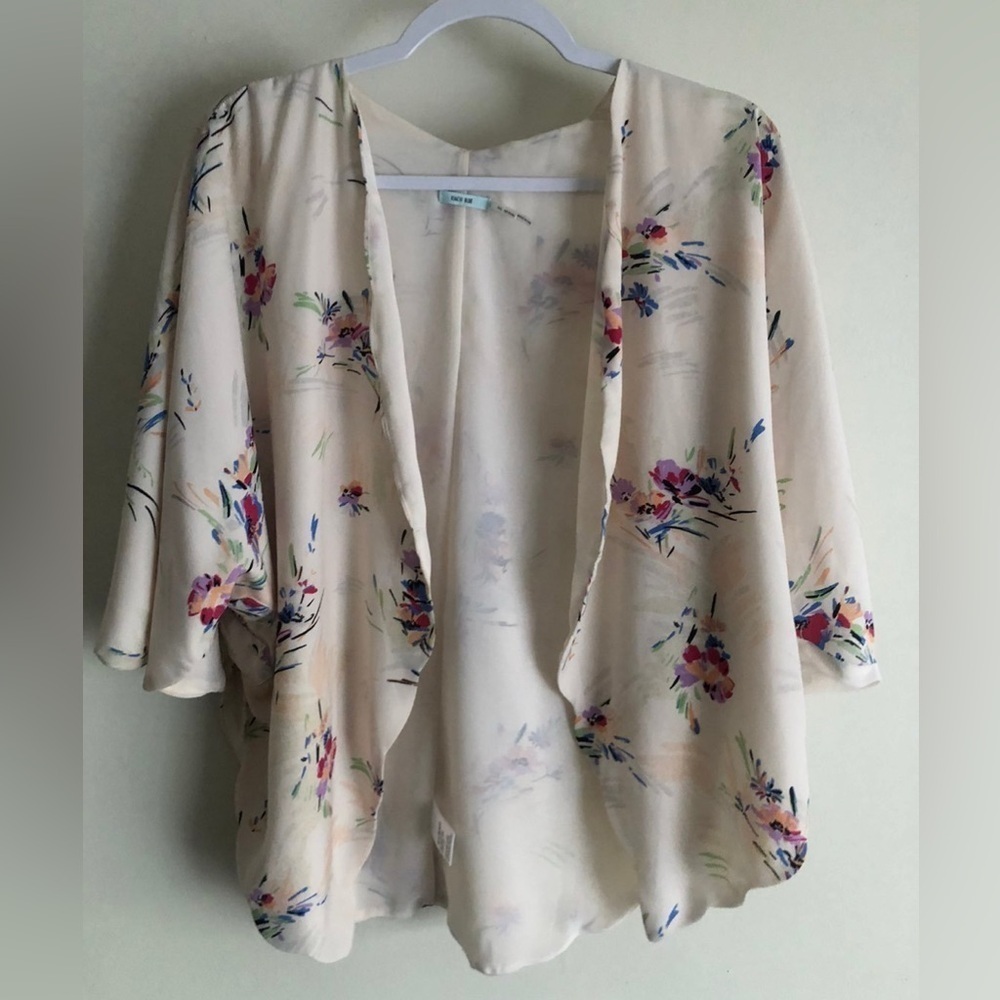 Kimchi Blue Floral Scalloped Kimono open front wrap top XS/S